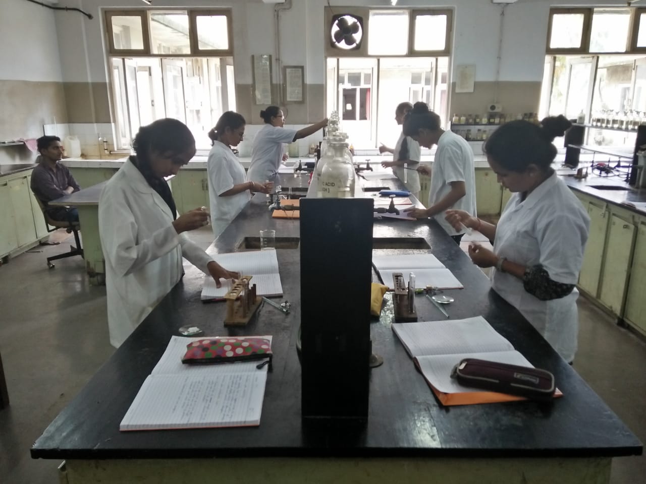 Pharmaceutical Chemistry Lab